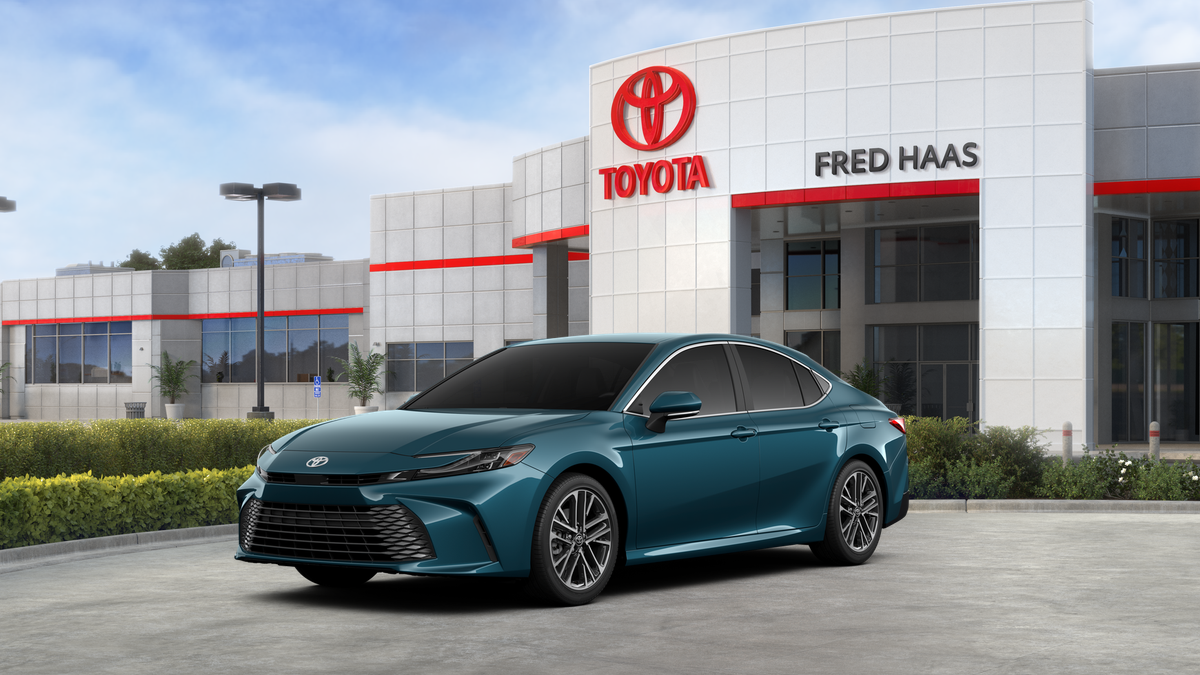 2025 Toyota Camry XLE photo 2