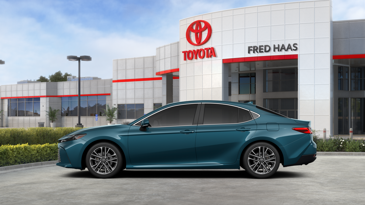 2025 Toyota Camry XLE photo 5