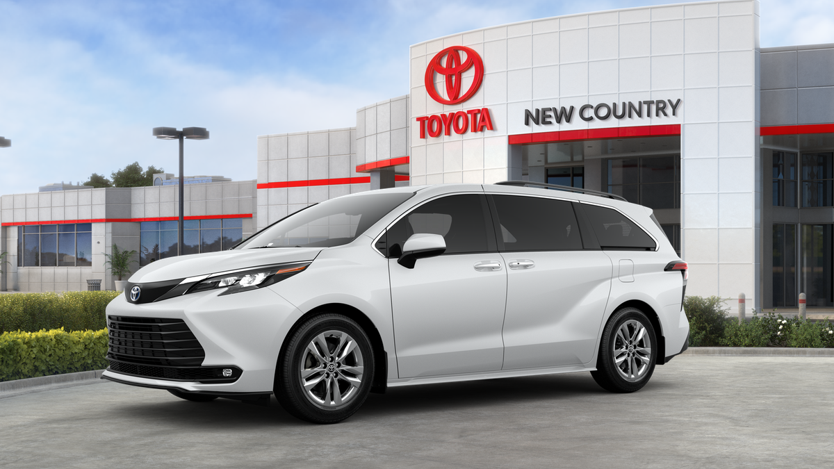 2025 Toyota Sienna XLE photo 32